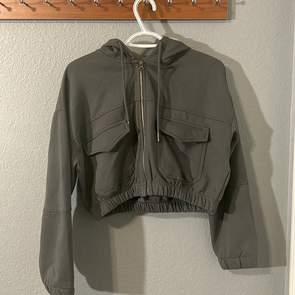 NWOT ASHLEY VINTAGE CHARM Cropped Gray Zipped Hoodie - Picture 3 of 12